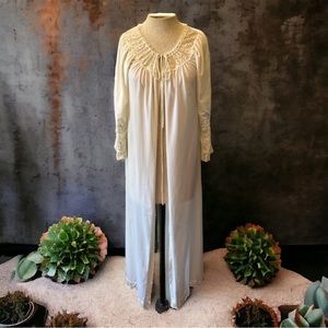 Vintage Dressing Gown Robe Lace Detail Size Small